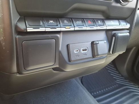 Used 2022 Chevrolet Silverado 1500 Custom Trail Boss w/ LPO, Dark Essentials Package AWD/4WD image 29