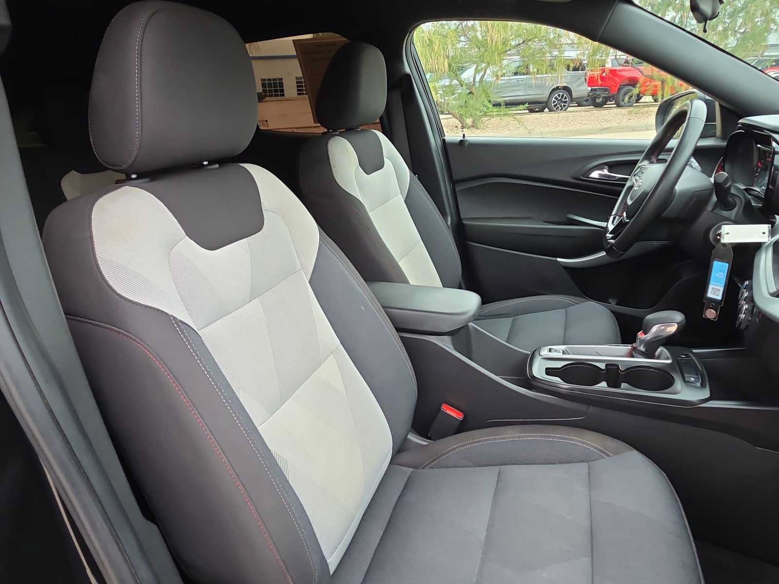 Used 2024 Chevrolet Trax RS FWD image 18