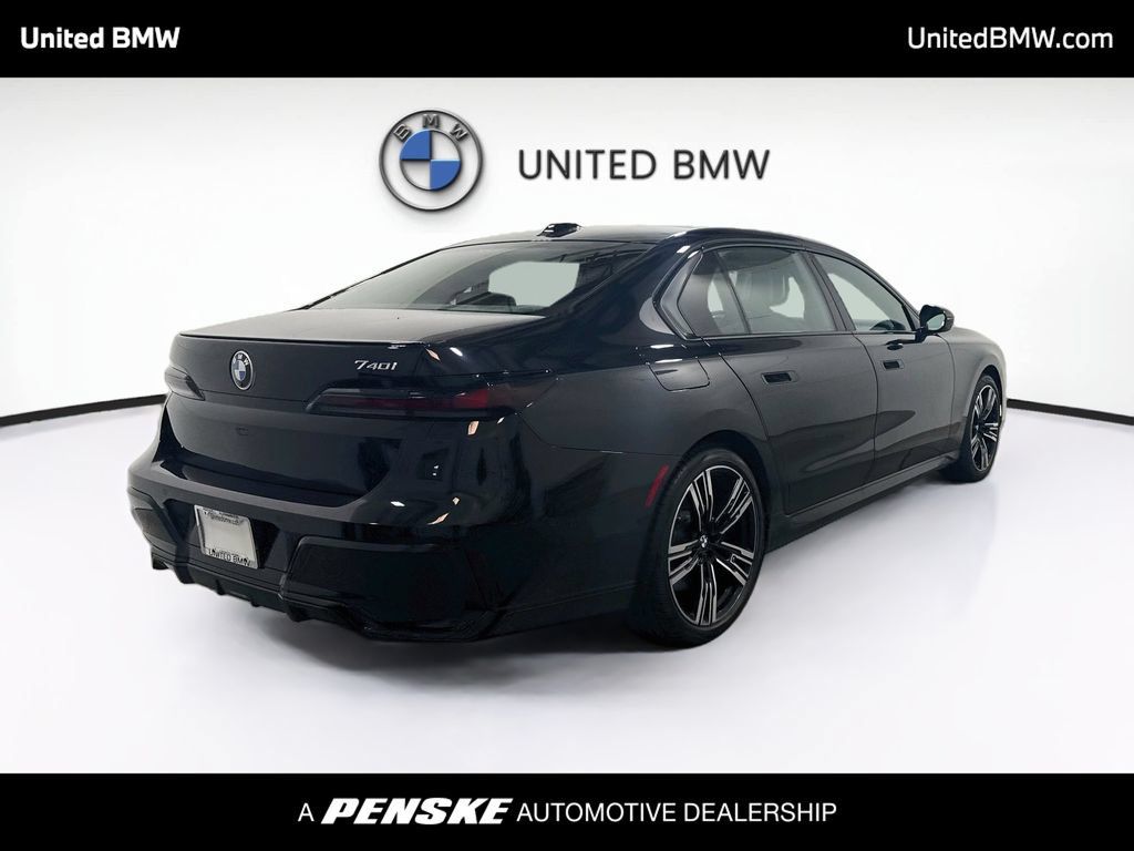 Certified 2025 BMW 740i w/ Premium Package RWD image 5