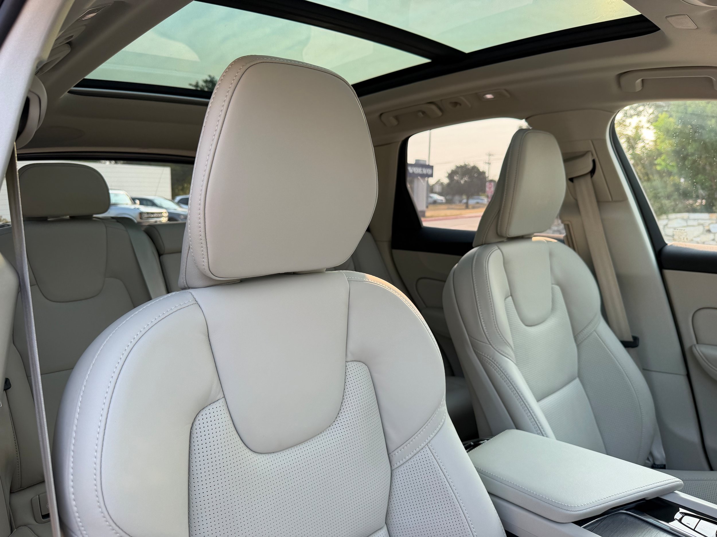 Certified 2024 Volvo XC60 B5 Ultimate AWD/4WD image 11