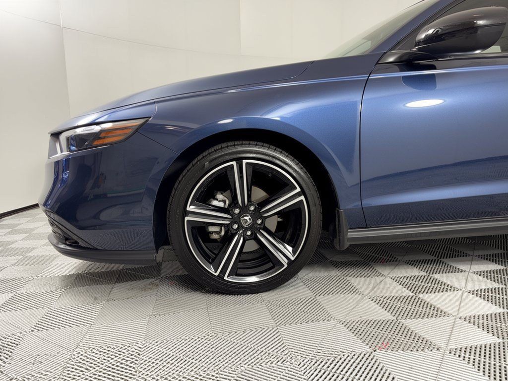 Used 2025 Honda Accord SE image 13