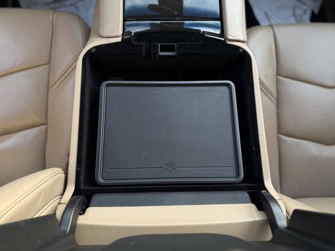 Used 2018 Cadillac Escalade Platinum image 22