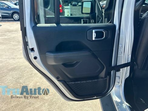 Used 2023 Jeep Wrangler Unlimited Sahara w/ Cold Weather Group AWD/4WD image 38