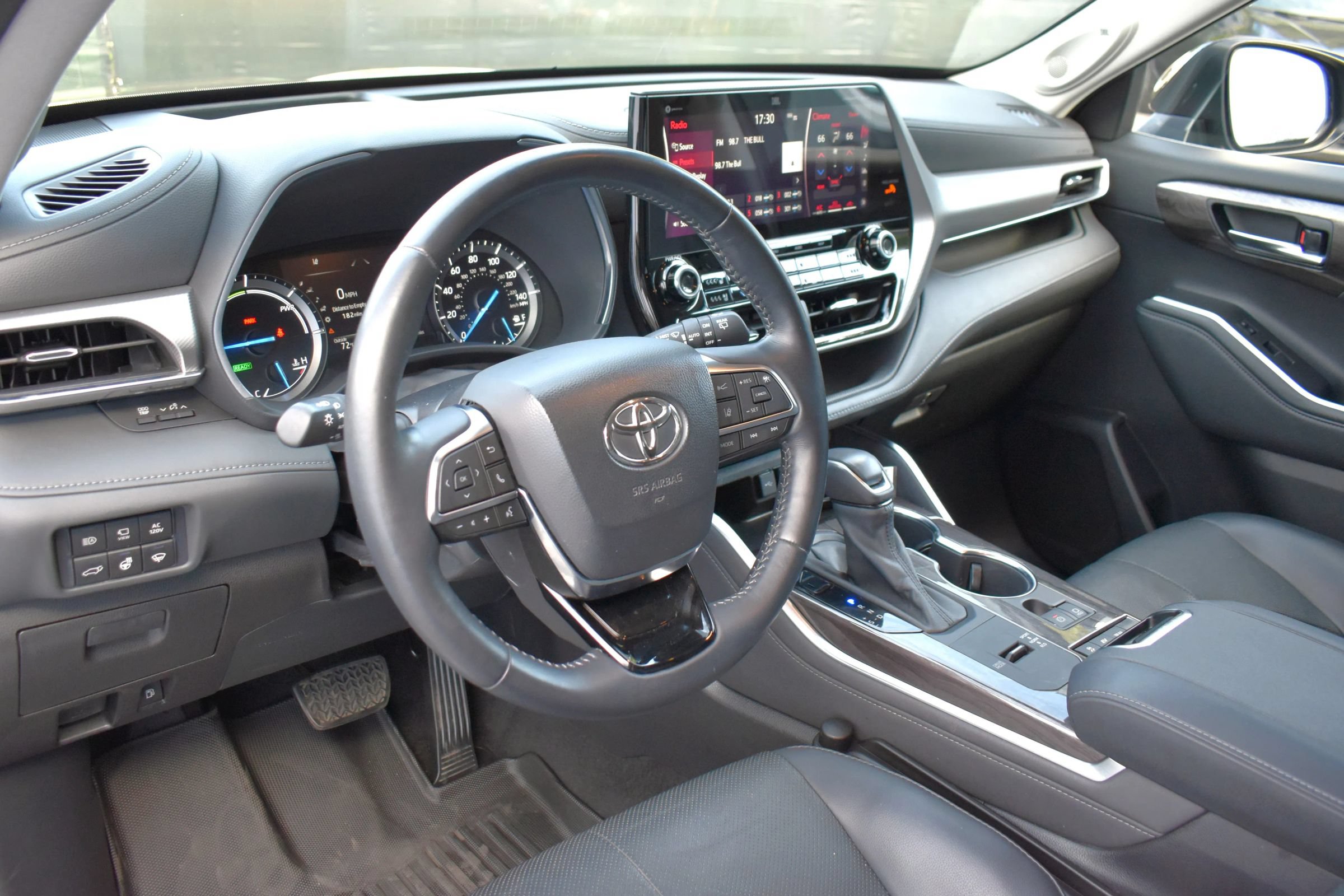 Used 2021 Toyota Highlander Platinum AWD/4WD image 3