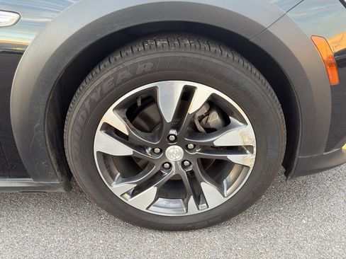 Used 2018 Buick Regal Essence w/ Driver Confidence Package #1 image 12