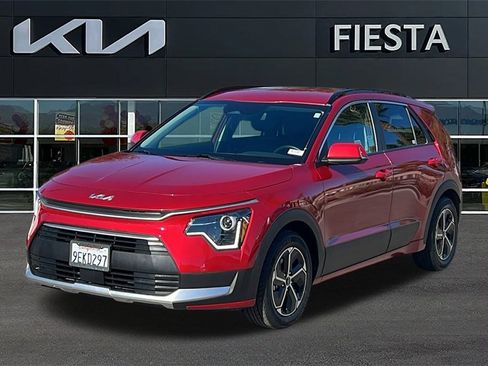 Used 2023 Kia Niro EX image 2