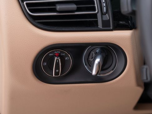 Certified 2026 Porsche Macan AWD/4WD image 27