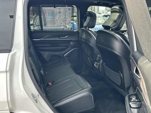 Used 2022 Jeep Grand Cherokee Overland w/ Luxury Tech Group IV image 27