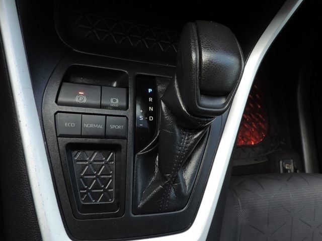 Used 2021 Toyota RAV4 XLE FWD image 25