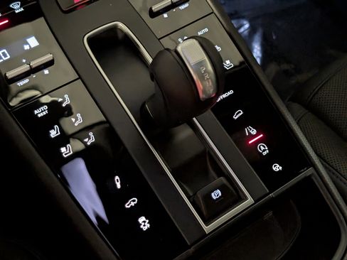 New 2026 Porsche Macan Turbo image 43