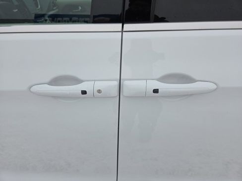 Used 2022 Chrysler Pacifica Touring-L image 37