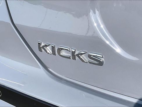 Used 2024 Nissan Kicks SR w/ SR Premium Package FWD image 26