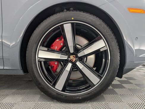 New 2026 Porsche Cayenne GTS image 25