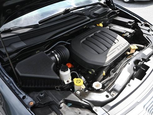 Used 2014 Chrysler Town & Country Touring FWD image 39