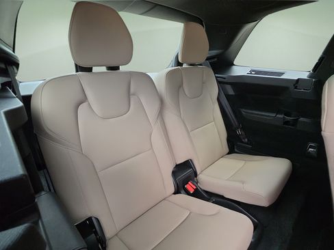 Used 2025 Volvo XC90 B6 Plus AWD/4WD image 16