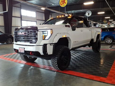 Used 2025 GMC Sierra 2500 AT4 w/ AT4 Premium Plus Package image 3