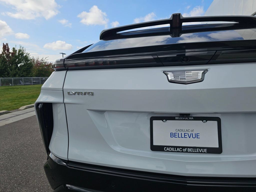 New 2027 Cadillac Lyriq Signature Sport w/ Nappa Leather Package AWD/4WD image 16