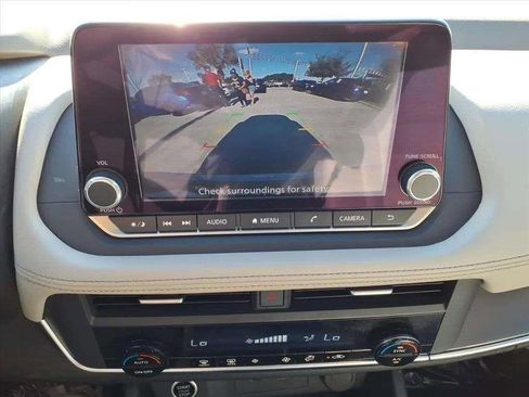 Used 2023 Nissan Rogue SV image 15