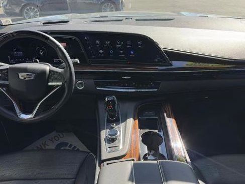 Used 2022 Cadillac Escalade Premium Luxury image 10
