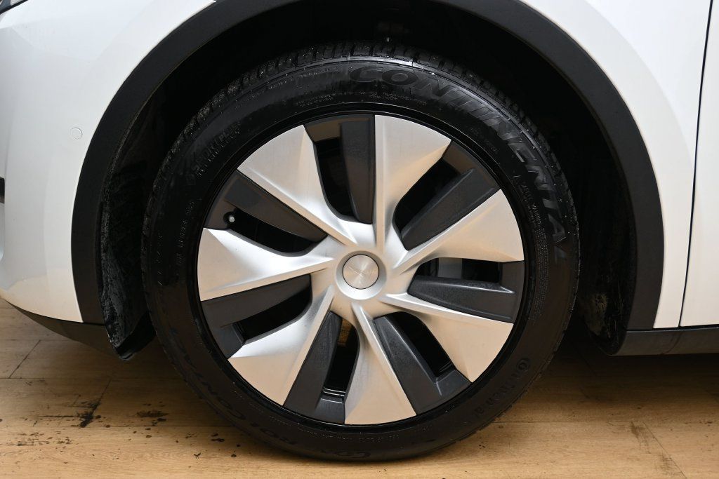 Used 2021 Tesla Model Y Long Range AWD/4WD image 11