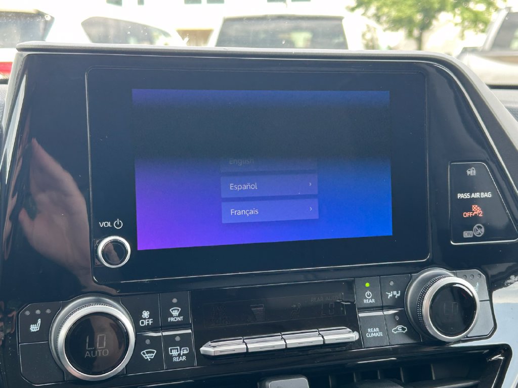 Used 2025 Toyota Highlander XLE FWD image 35