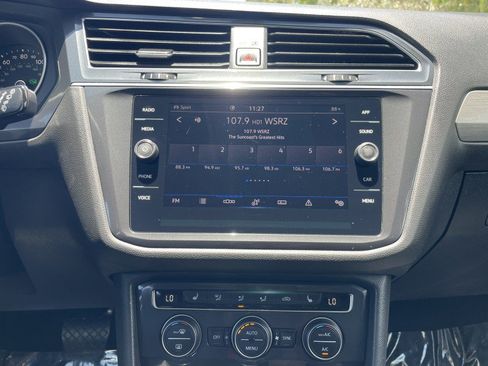 Used 2021 Volkswagen Tiguan SE AWD/4WD image 17