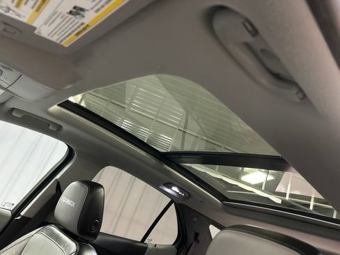 Used 2021 Chevrolet Equinox Premier image 23