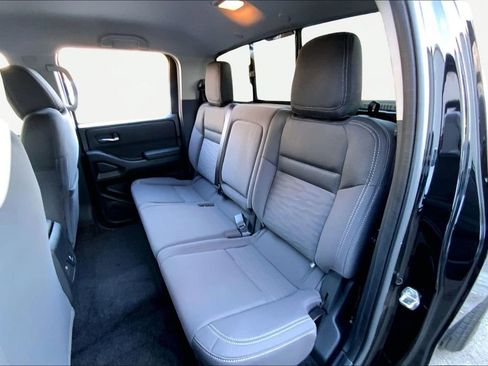 Used 2023 Nissan Frontier SV image 16