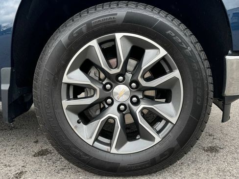 Used 2023 Chevrolet Silverado 1500 LT AWD/4WD image 12