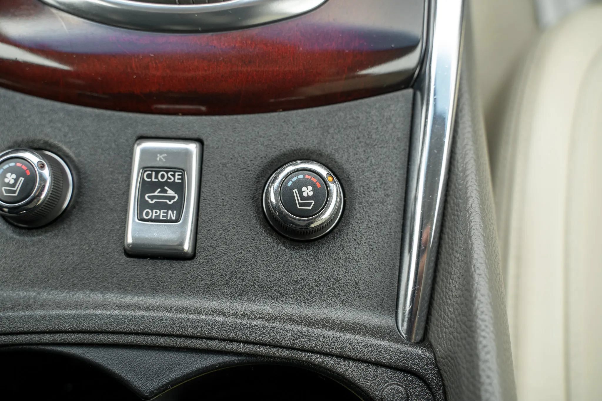 Used 2012 INFINITI G37 Convertible w/ Premium Pkg RWD image 23