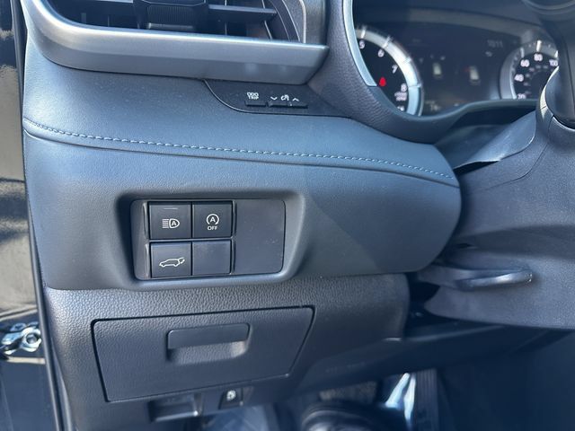 Used 2024 Toyota Highlander XLE AWD/4WD image 28