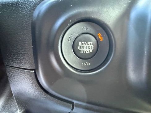 Used 2020 Jeep Wrangler Unlimited Sahara image 26