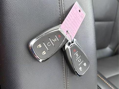 Used 2024 Chevrolet Equinox Premier AWD/4WD image 20
