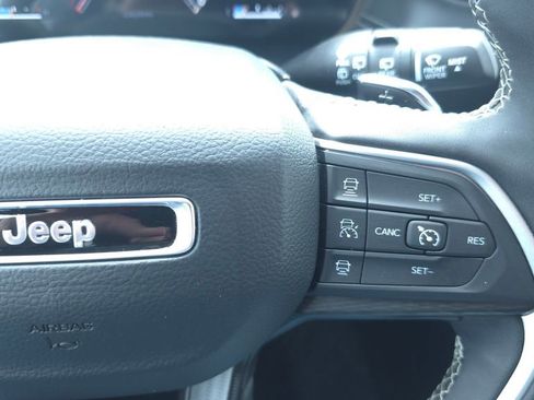 Certified 2025 Jeep Grand Cherokee Altitude AWD/4WD image 28