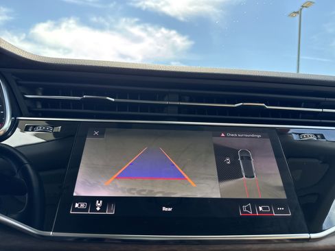 Used 2019 Audi Q8 Premium Plus AWD/4WD image 26