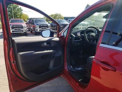 New 2026 Chrysler Voyager LX FWD image 7