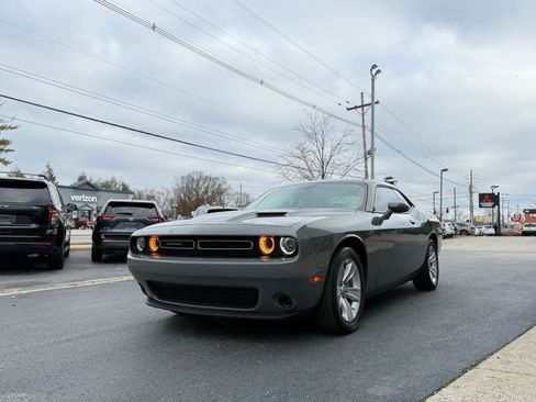 Used 2023 Dodge Challenger SXT image 2