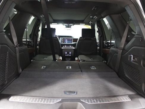 Used 2023 GMC Yukon Denali Ultimate image 16