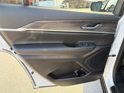 New 2025 Jeep Grand Cherokee L Limited w/ Black Appearance Package image 22