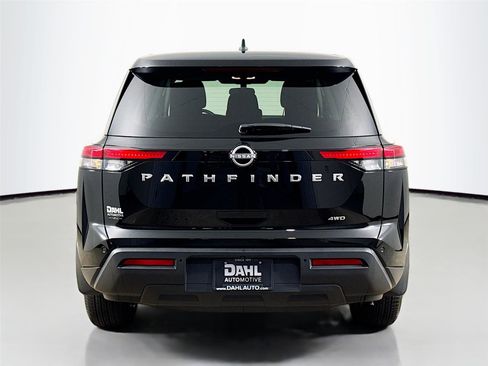 Used 2025 Nissan Pathfinder S image 12