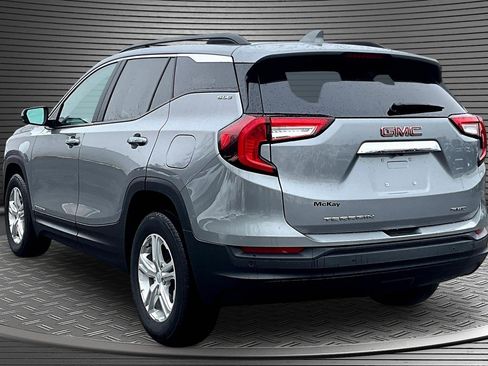 Used 2024 GMC Terrain SLE w/ Driver Convenience Package image 4