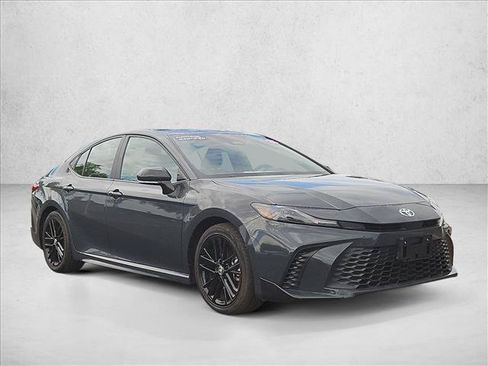 Used 2025 Toyota Camry SE FWD image 3