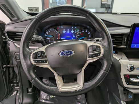 Used 2022 Ford Explorer XLT w/ Equipment Group 202A image 18