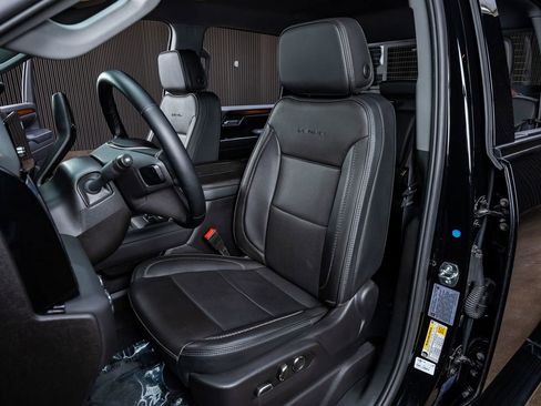 Used 2025 GMC Sierra 2500 Denali image 30