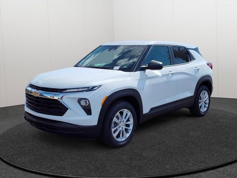 New 2026 Chevrolet TrailBlazer LS w/ LS Convenience Package FWD image 3