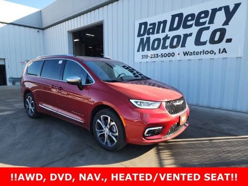 New 2026 Chrysler Pacifica Pinnacle image 1