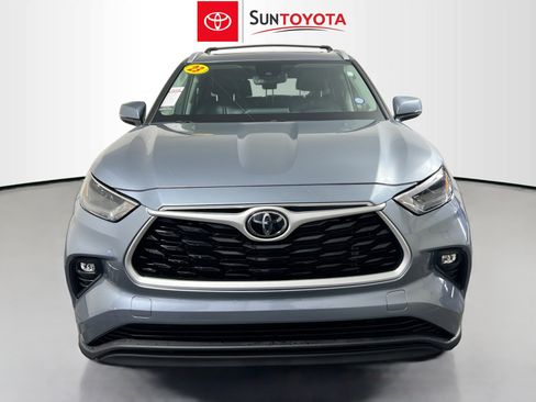 Used 2022 Toyota Highlander XLE image 10
