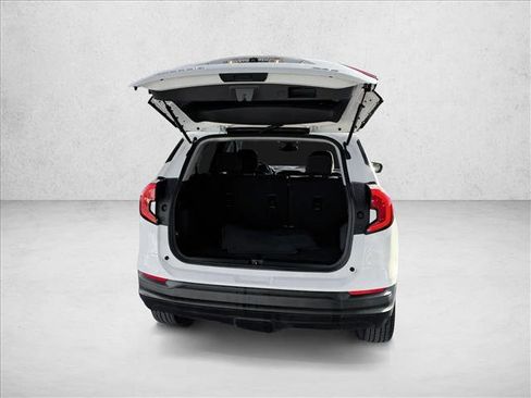 Used 2024 GMC Terrain SLE image 7