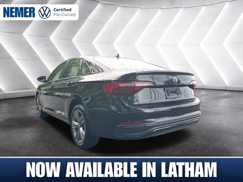 Certified 2024 Volkswagen Jetta SE w/ Panoramic Sunroof Package FWD image 2
