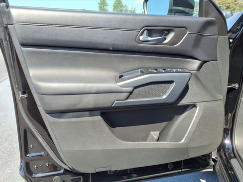 Used 2024 Nissan Pathfinder SL w/ Cargo Package image 4